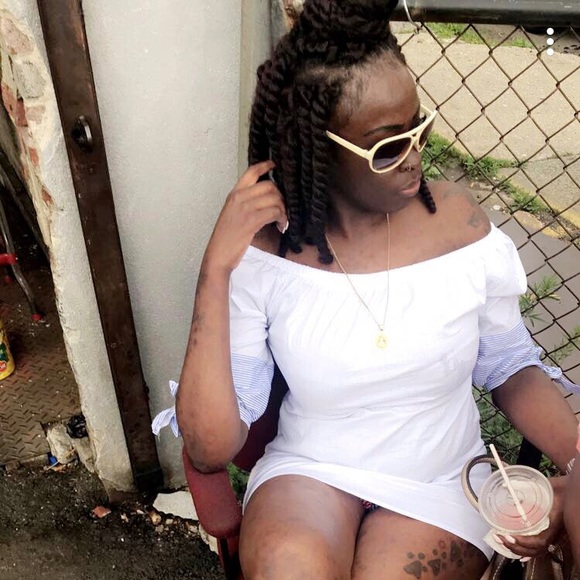 Meet your Posher, Sabrina - Picture 1 of 1